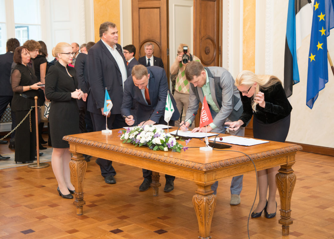 Koalitsioonileppe allkirjastamine